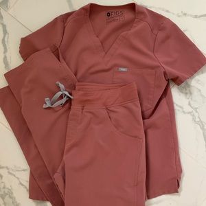 Figs scrubs - mauve or quartz
